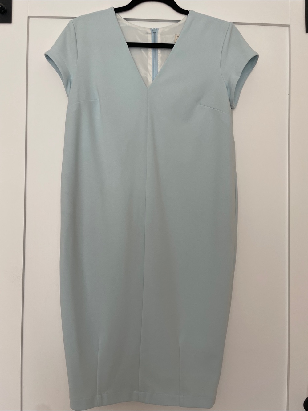Elegant Light Blue V-Neck Sheath Dress